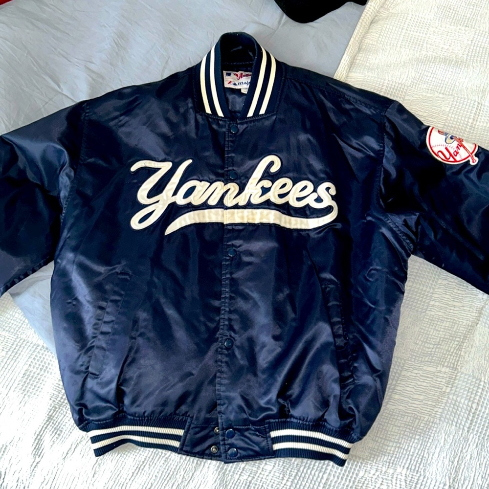 Size XL authentic Yankees majestic bomber coat clean condition no torn threads